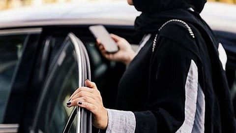 شاب يتحرش بفتاة كاد يتسبب في قتلها.. ووالداه يطلبان الشفاعة
