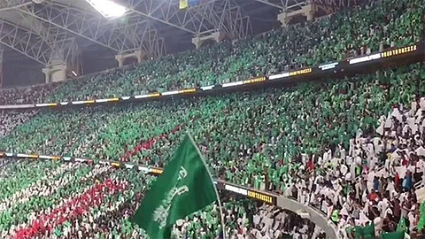 الملاعب تستقبل الجماهير بكامل طاقتها الاستيعابية