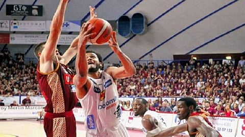 وفاة لاعب إيطالي أثناء خوضه مباراة كرة سلة