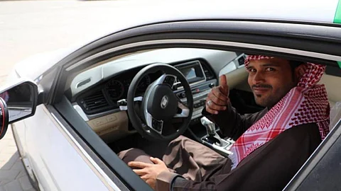 يصل لـ2400 ريال.. شروط وخطوات الاستفادة من الدعم الشهري لتطبيقات نقل الركاب