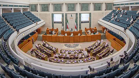 الكويت.. الموافقة على رحلات الطيران وإلغاء التباعد بالمساجد