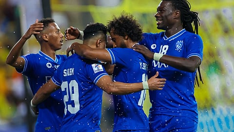 بالفيديو.. الهلال يحتفي بالتأهل لـ«نهائي آسيا».. مرسول بارك يتحول للوحة زرقاء