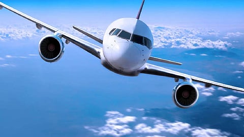 «أمطرته بالفضلات».. طائرة تفرغ مرحاضها على شخص في بريطانيا