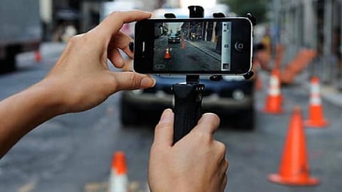 مستشارة قانونية تحذر من تصوير هذه الحوادث: عقوبتها تصل لغرامة 2000 ريال