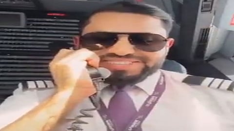 في أول رحلة جوية له.. ماذا قال الطيار السعودي خالد فقيهي لراكبي الطائرة؟