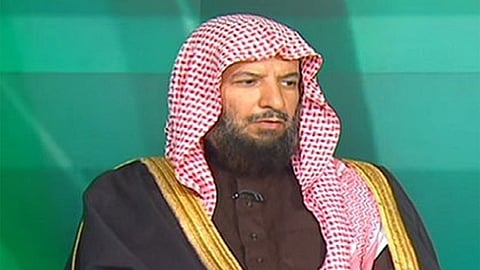 هل يجوز دفع الزكاة للأخ الذي يحتاج المال للزواج؟.. الشثري يجيب