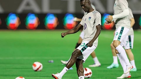 السومة يقود كتيبة الأهلي.. ومدرب الطائي يحشد القوة الضاربة