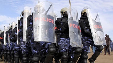 الشرطة السودانية تعلن إصابة عدد من أفرادها باشتباكات مع متظاهرين قرب البرلمان