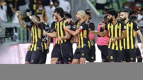 الاتحاد يصطدم بتألق الشباب في سعيه للعودة للانتصارات والحفاظ على الصدارة