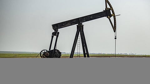 النفط يحقق أطول مسيرة مكاسب أسبوعية منذ 2015