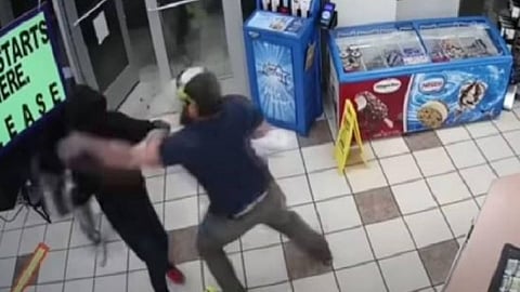 على طريقة رامبو.. جندي أمريكي سابق يتصدى لسطو مسلح على متجر «فيديو»