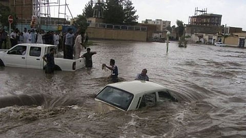 بالفيديو.. أمطار غزيرة وسيول جارفة بالجزائر ووفاة شخصين