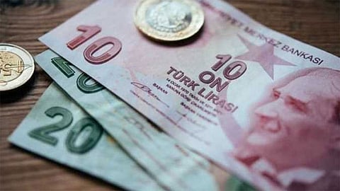 تراجع الليرة التركية بأكثر من 1% بعد تهديد أردوغان للسفراء