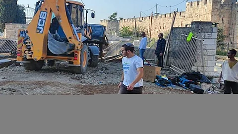 قوات الاحتلال تواصل التجريف في المقبرة اليوسفية بالقدس