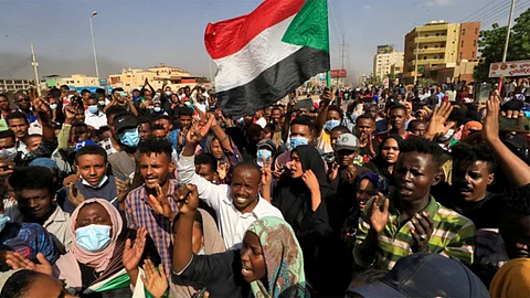 محلل سياسي يكشف أبعاد الموقف الروسي تجاه أحداث السودان