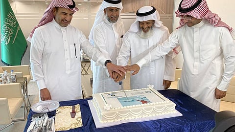 بالصور.. نائب وزير الصناعة يكرم الخبير «ابن لعبون» لجهوده العلمية