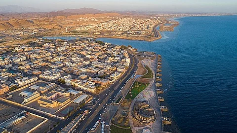 قصص غريبة عن تبوك.. خروج حوت من البحر و«حُمى الذهب»
