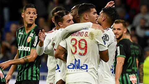 ليون يستعيد اتزانه في الدوري الفرنسي على حساب لنس