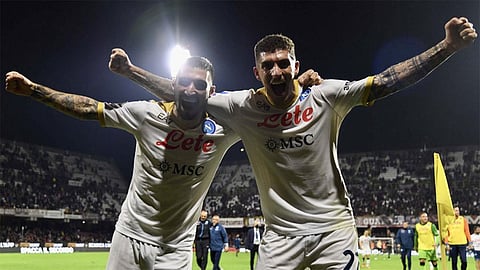 نابولي يحافظ على صدارة الدوري الإيطالي بقوز صعب على سالرنيتانا