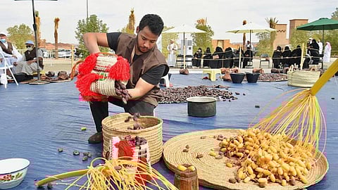 «الشنة والمجلاد».. وسيلة أهل العلا لحفظ التمور قديمًا