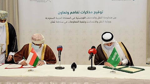 لتحقيق 4 أهداف.. السعودية وعمان تتعاونان بمجال النقل البري والجوي