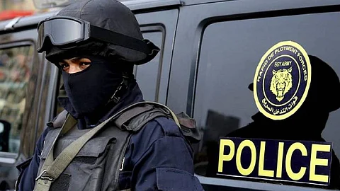 شاب يذبح صديقه ويتجول برأسه في أحد شوارع مصر.. والأمن يكشف التفاصيل