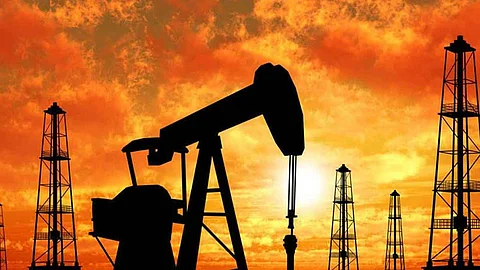 أسعار النفط ترتفع.. وبرنت يلامس 85 دولارًا للبرميل