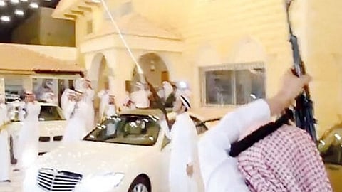 مستشار قانوني: إطلاق النار بالمناسبات جريمة كبرى تستوجب التوقيف