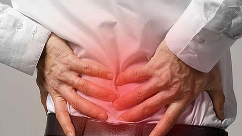 احذر الحقيبة الثقيلة .. 9 نصائح للوقاية من آلام الظهر