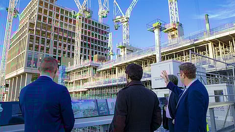 الفيصل يتفقد مرافق قرية «الملكة إليزابيث» الأولمبية