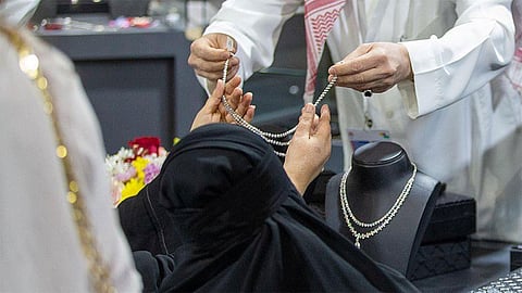 معرض المجوهرات الفريدة بموسم الرياض 2021 يبدأ فعالياته