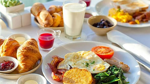 عادات خاطئة عند الفطور تدمر مناعة الجسم.. تجنبها