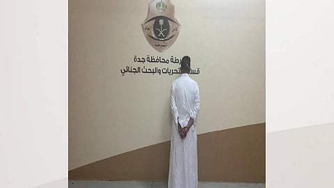 انتحل صفة رجال الأمن وسلب عمالا.. القبض على مواطن بمكة ارتكب حوادث جنائية