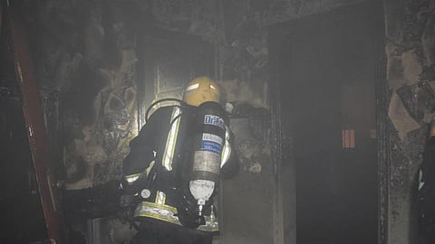 بالصور.. مدني جدة ينقذ 3 أطفال حاصرتهم النيران داخل شقة سكنية