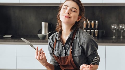 بالفيديو.. أخصائية تغذية توضح الأطعمة الجالبة للسعادة.. وتحذر من هذه الأكلات