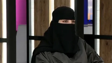بالفيديو.. هل يحق للزوجة إخفاء أمور سابقة على زوجها؟.. مرشدة أسرية تنصح الزوجات