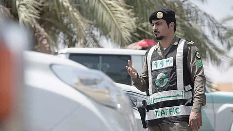 «المرور» يوضح آلية حجز مواعيد مدارس القيادة عبر «أبشر»