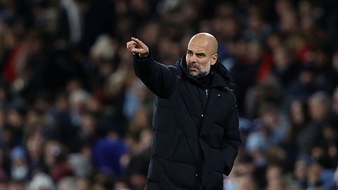 جوارديولا يعود إلى برشلونة لدعم تشافي هيرنانديز