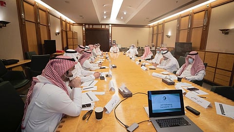 المسحل يناقش لائحة الاحتراف مع رؤساء الأندية
