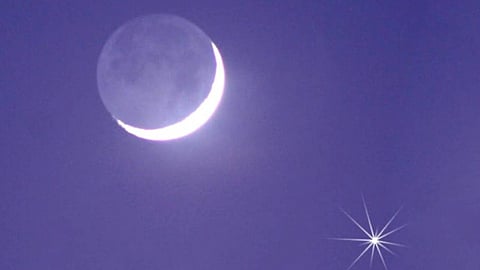 «فلكية جدة» تكشف تفاصيل اقتران هلال ربيع الآخر بكوكب الجمال بسماء السعودية.. مساء اليوم