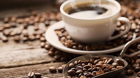 دراسة تكشف مخاطر شرب أكثر من فنجان قهوة يوميا