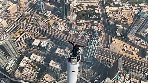 بالفيديو.. ويل سميث يتسلق أعلى مبنى في العالم