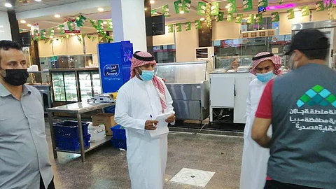محافظ صبيا يوجه بتكثيف جولات لجنة الإصحاح البيئي على المحلات والمطاعم