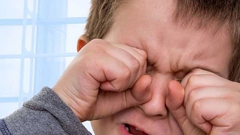 7 أعراض لجفاف العين الشديد عند الأطفال