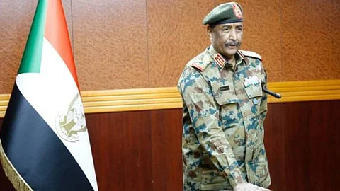 السودان.. البرهان يصدر قرارًا بفك تجميد مواد بالوثيقة الدستورية