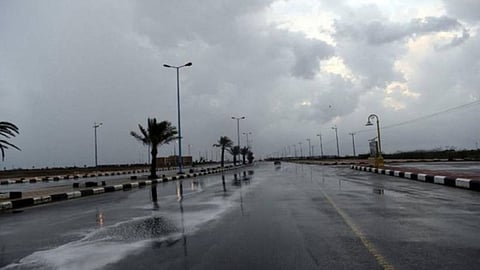 «مختص بمركز الأرصاد» يتوقَّع دخول كتلة هوائية باردة.. ويحدد موعدها