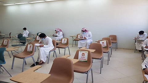 هل يمكن دخول الاختبارات الورقية بالبطاقة الرقمية؟.. «تقويم التعليم» تجيب