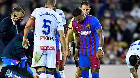 صدمة في كتالونيا.. أجويرو مُهدد بالاعتزال