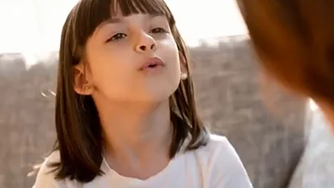 مواطنة تبتكر ساعة ذكية لمساعدة المتلعثم عند الكلام.. ما قصتها؟
