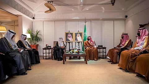 وزير الداخلية يبحث عدة موضوعات مشتركة مع أمين مجلس التعاون الخليجي